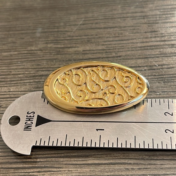 Vintage Gold-tone Oval Filigree Pin - Picture 11 of 15